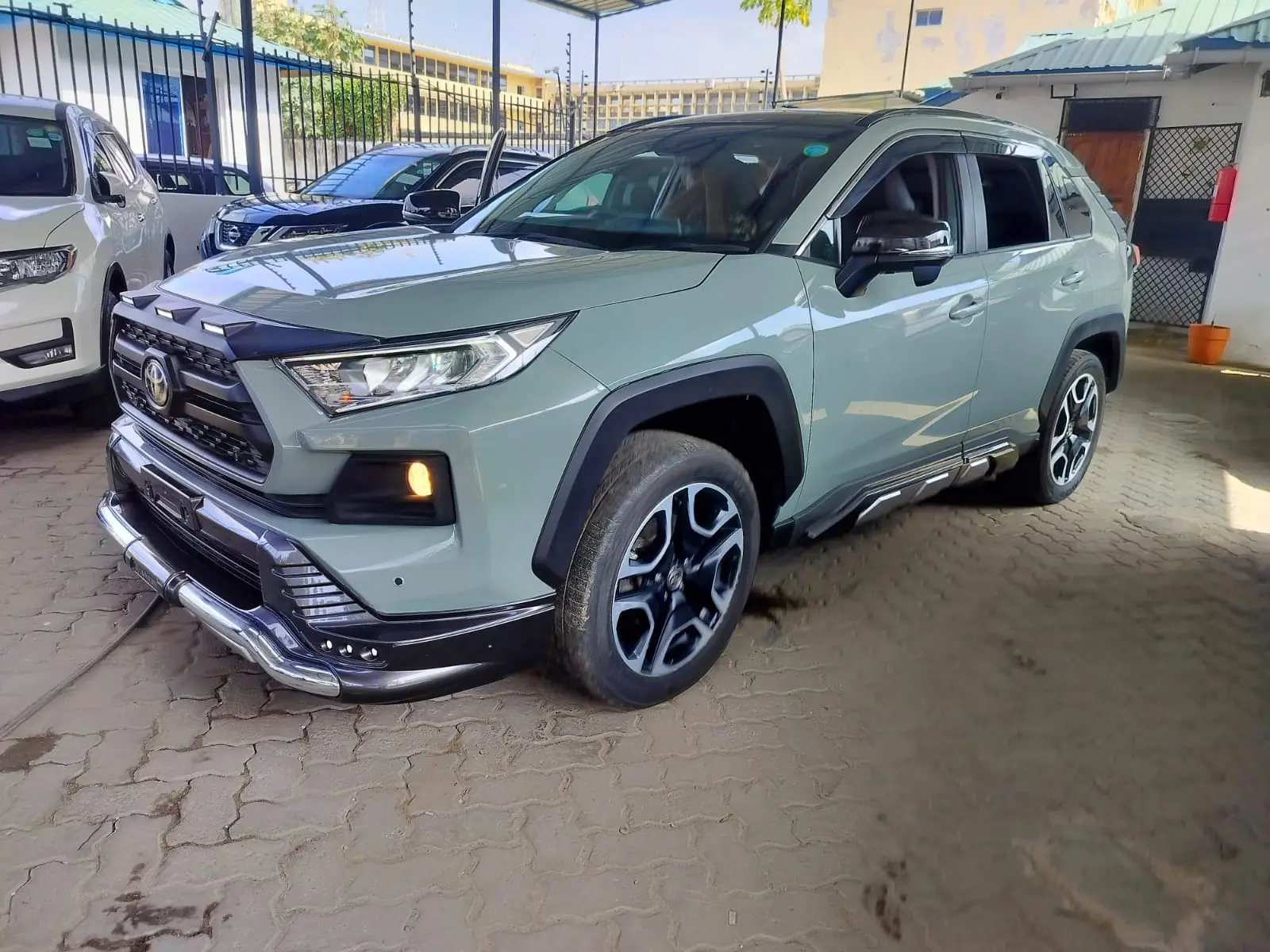 RAV4 front